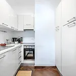 Aquarium Luxury Loft 1 - Exclusive Waterfront View Apartment