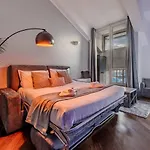 Aquarium Luxury Loft 1 - Exclusive Waterfront View Apartment *