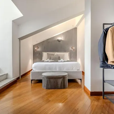 Aquarium Luxury Loft 1 - Exclusive Waterfront View Apartment