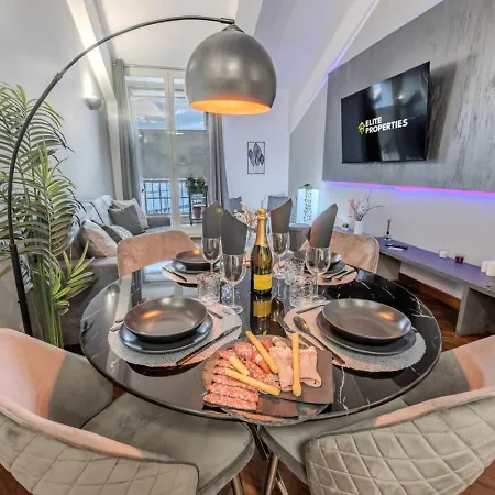 Aquarium Luxury Loft 1 - Exclusive Waterfront View Apartment *