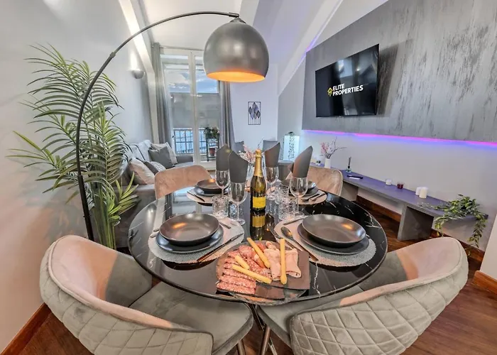 Aquarium Luxury Loft 1 - Exclusive Waterfront View Apartment *